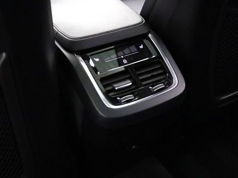 Used 2021 Volvo XC90 T6 Momentum AWD/4WD image 15
