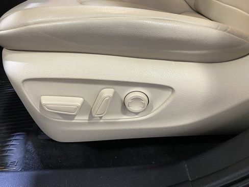 Certified 2021 Toyota Highlander XLE image 16