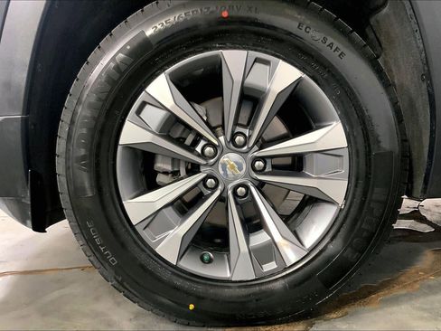 Used 2025 Chevrolet Equinox LT w/ Convenience Package II image 9