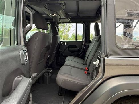 Used 2022 Jeep Wrangler Unlimited Sport AWD/4WD image 30