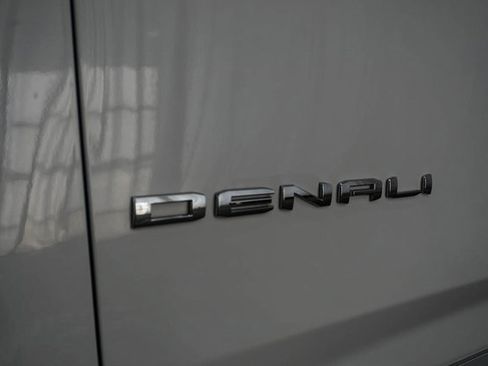 Used 2024 GMC Yukon XL Denali image 5