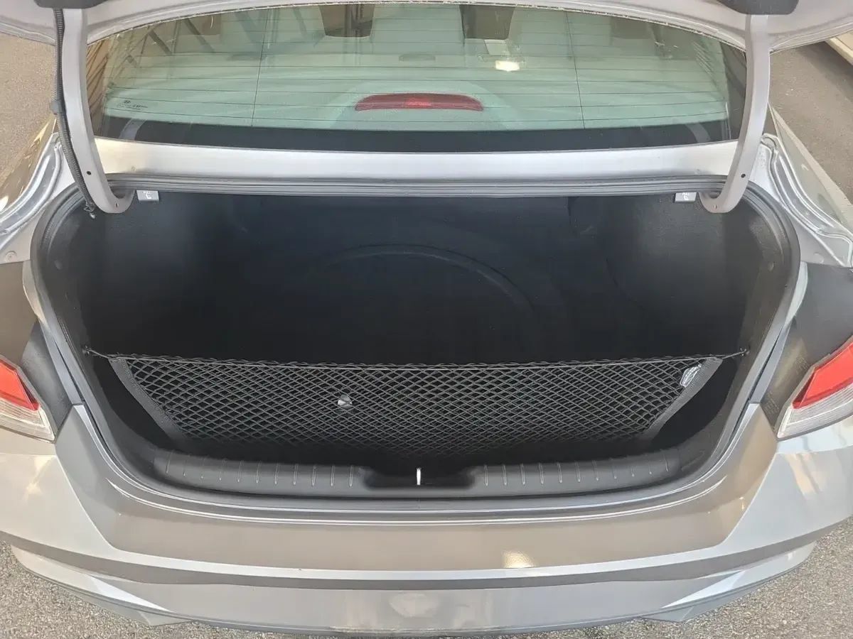 Used 2023 Hyundai Elantra SEL w/ Convenience Package FWD image 4
