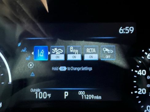 Used 2025 Toyota Sienna LE FWD image 24