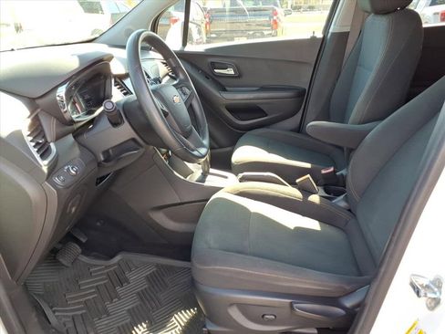 Used 2021 Chevrolet Trax LS w/ Tint and Cruise Package image 17