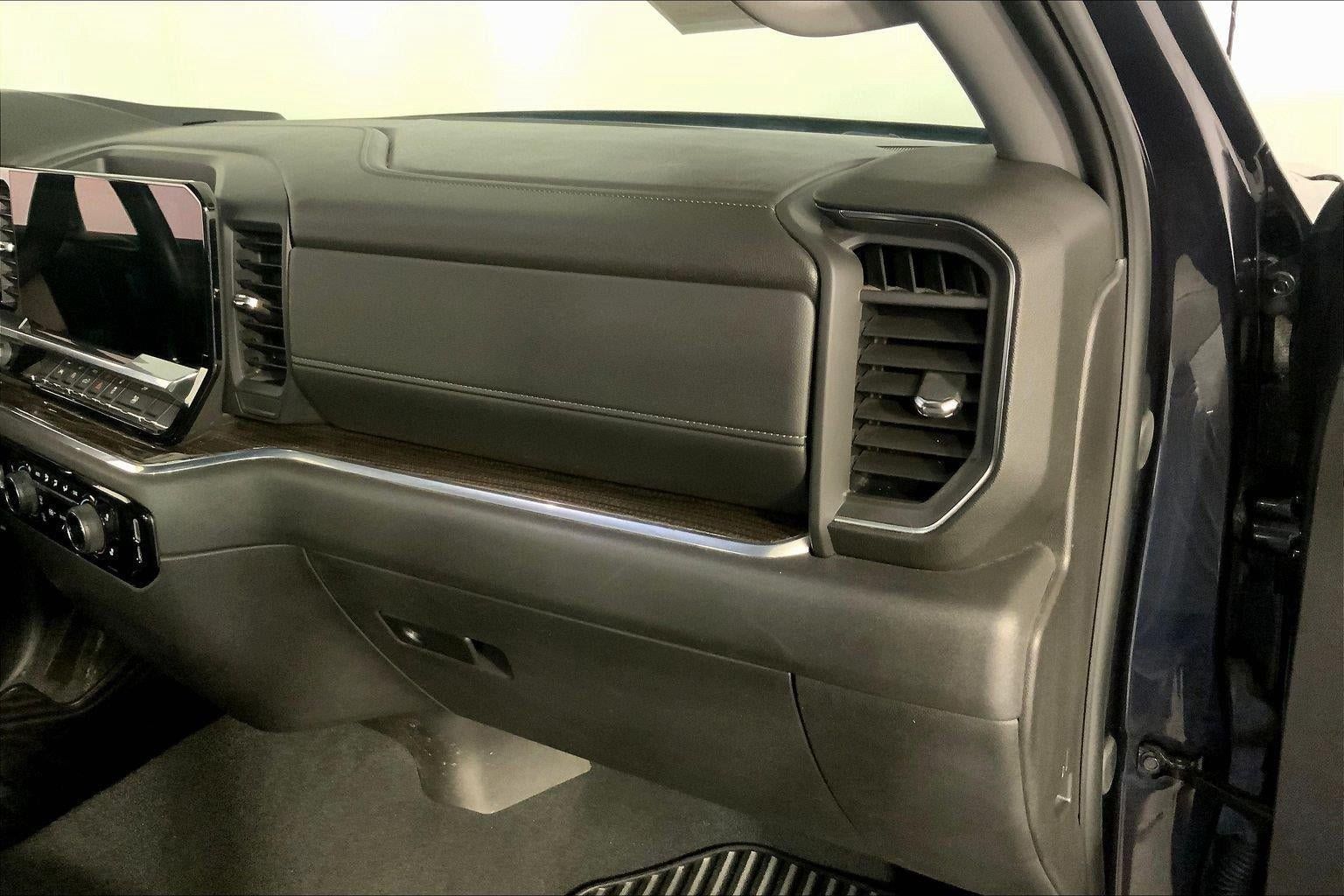 Used 2024 Chevrolet Silverado 1500 LT AWD/4WD image 16