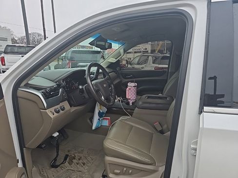 Used 2018 Chevrolet Suburban LT w/ LT Signature Package image 8