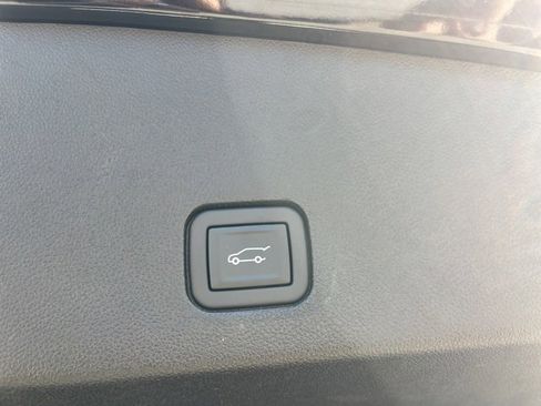 Used 2024 Cadillac XT6 Sport w/ Technology Package image 7