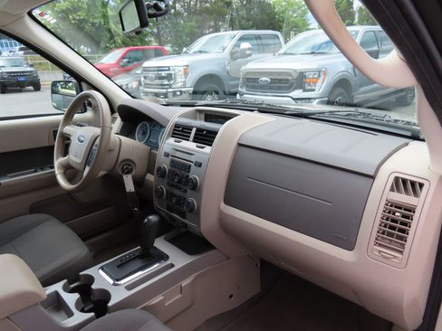 Used 2010 Ford Escape XLT FWD image 12