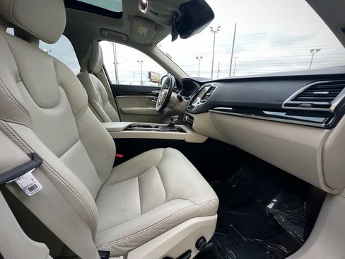 Used 2018 Volvo XC90 T5 Momentum w/ Convenience Package image 28