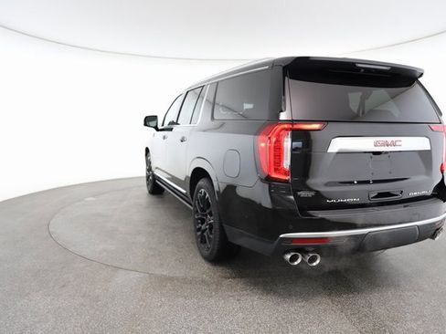 Used 2023 GMC Yukon XL Denali image 12
