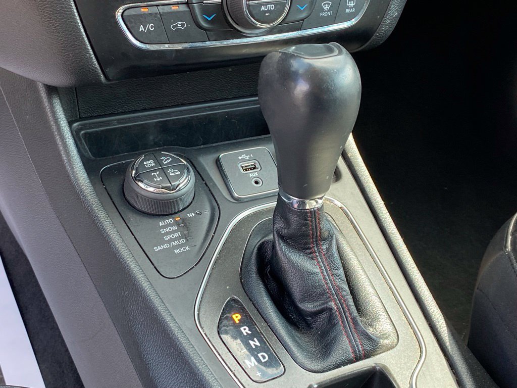 Used 2021 Jeep Cherokee Trailhawk AWD/4WD image 18