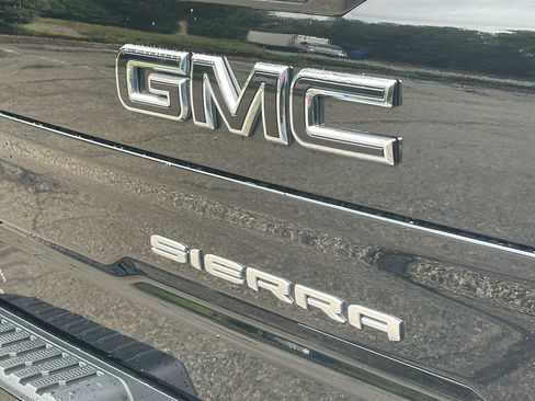 Used 2021 GMC Sierra 1500 Elevation w/ LPO, Elevation Black Package AWD/4WD image 11