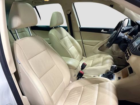 Used 2017 Volkswagen Tiguan SEL AWD/4WD image 22