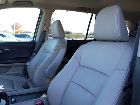 Used 2017 Honda Pilot Touring image 11