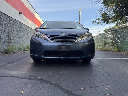 Used 2017 Toyota Sienna LE