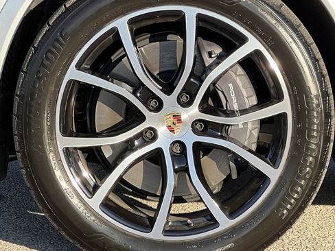 Certified 2025 Porsche Cayenne Coupe image 13