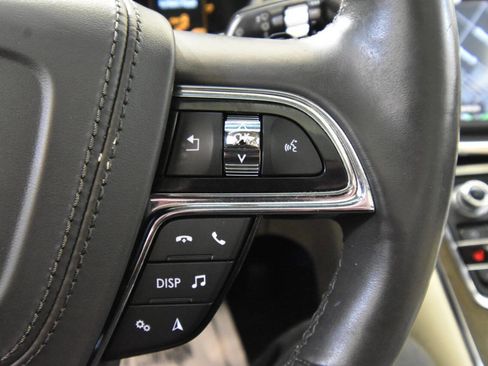 Used 2019 Lincoln Continental Select w/ Continental Climate Package image 25