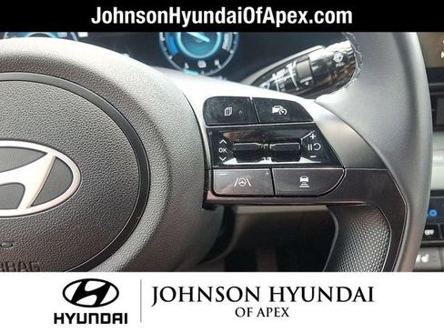 Used 2025 Hyundai Elantra Limited FWD image 21