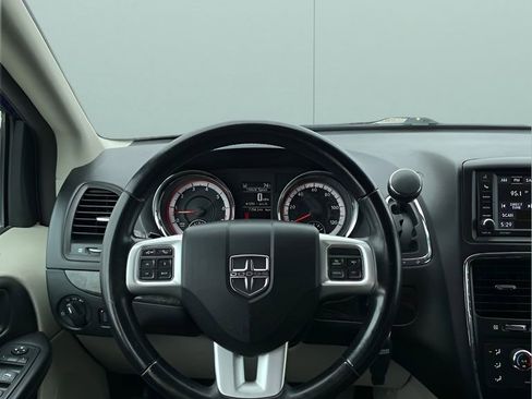 Used 2018 Dodge Grand Caravan SE w/ UConnect Hands-Free Group FWD image 18