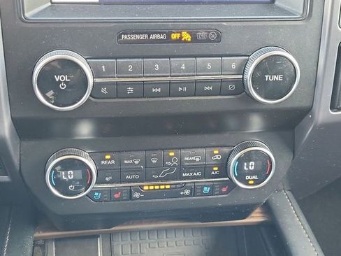 Used 2020 Ford Expedition Platinum image 18