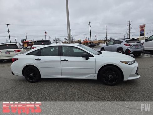 Used 2022 Toyota Avalon XSE w/ Protection Package (TMS) image 2