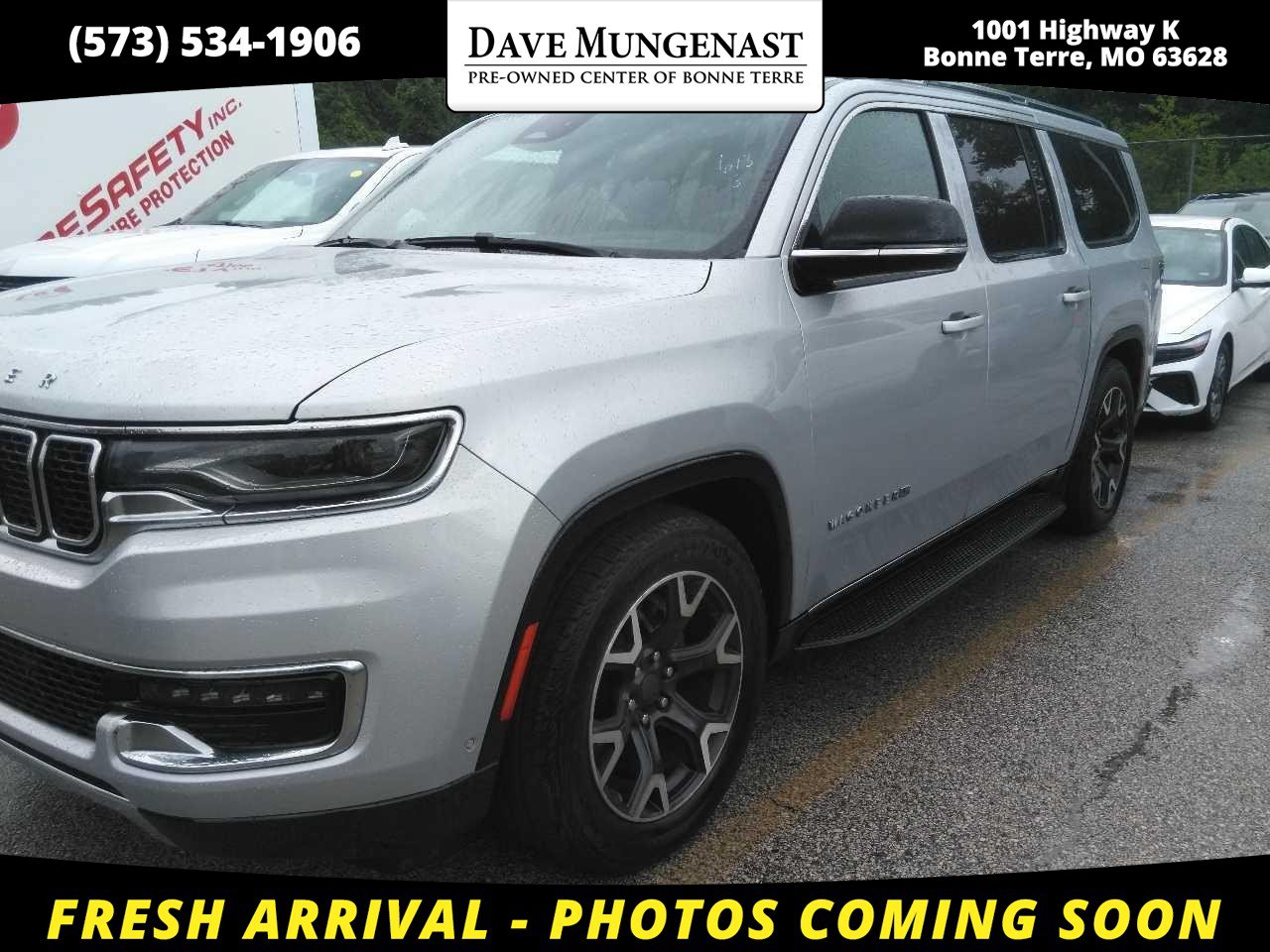 Used 2024 Jeep Wagoneer L Series III w/ Flexible Seating Group AWD/4WD image 1