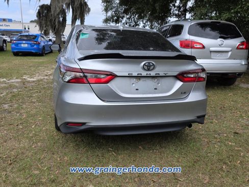 Used 2022 Toyota Camry LE image 5