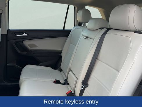 Used 2021 Volkswagen Tiguan SE w/ Panoramic Sunroof Package AWD/4WD image 16