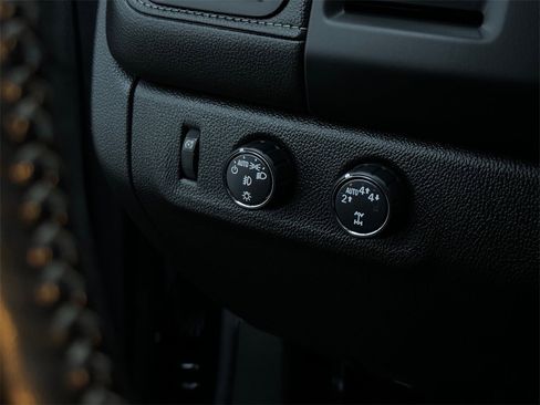 Used 2017 GMC Canyon SLT w/ Driver Alert Package image 32