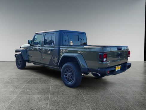 New 2025 Jeep Gladiator Sport image 3
