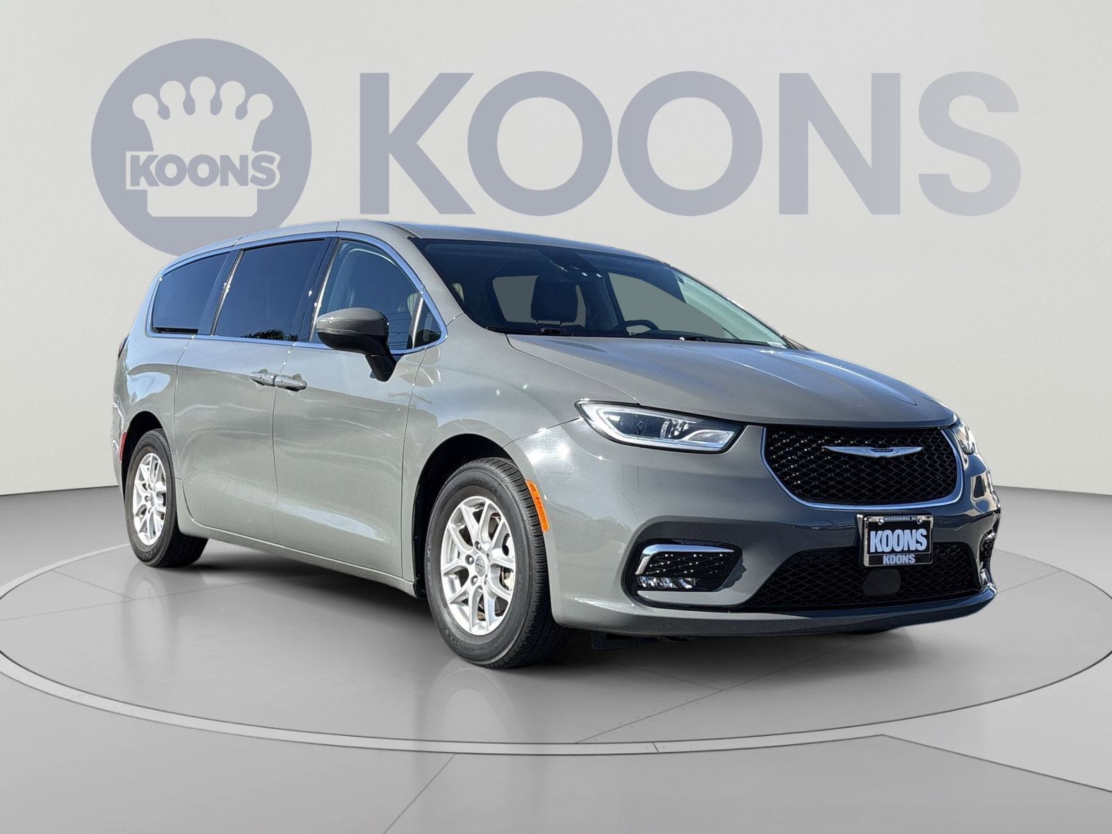 Used 2023 Chrysler Pacifica Touring-L FWD image 5