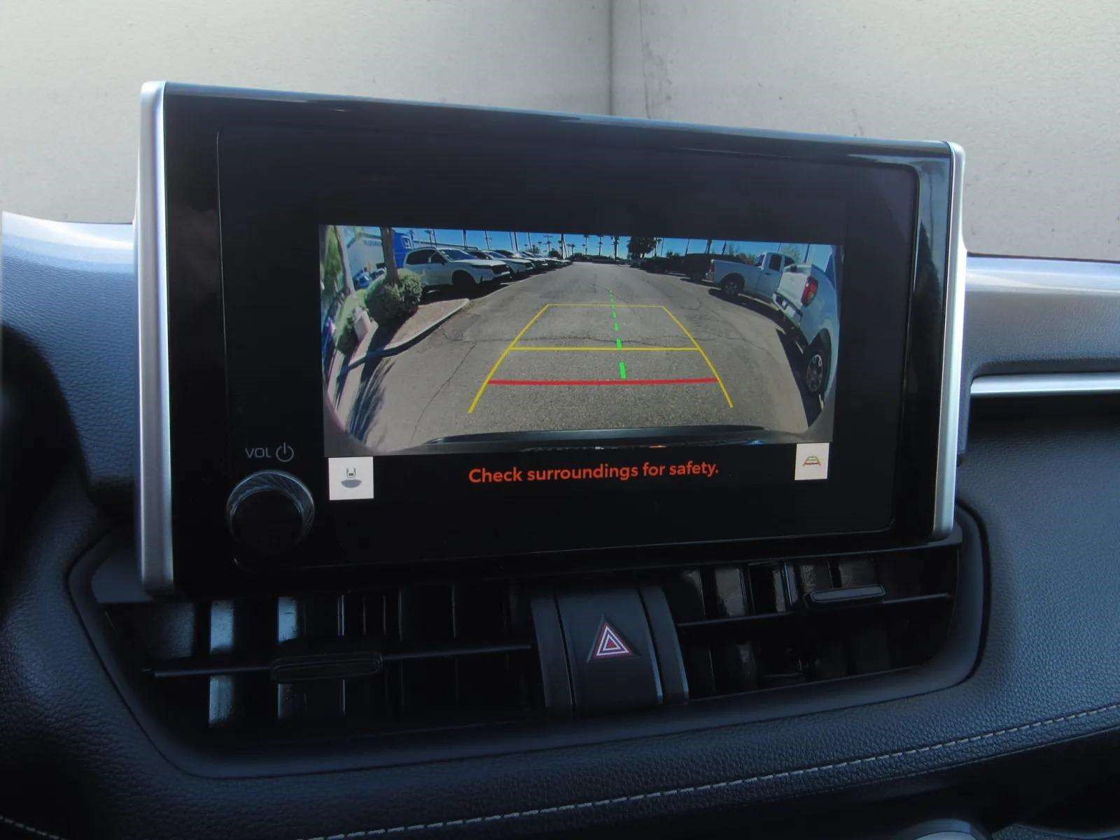 Used 2025 Toyota RAV4 XLE FWD image 19