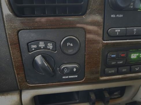 Used 2005 Ford F350 Lariat image 14