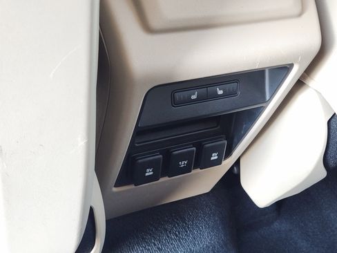 Used 2018 Land Rover Discovery Sport HSE image 33