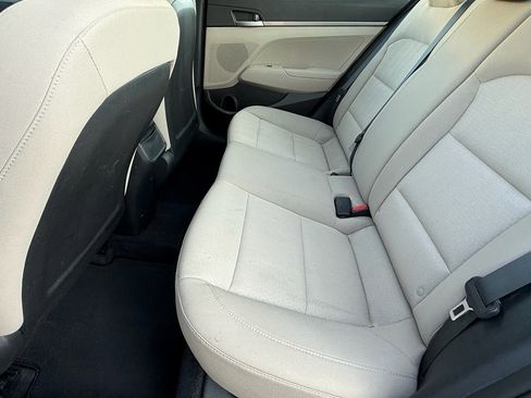 Used 2017 Hyundai Elantra SE image 12
