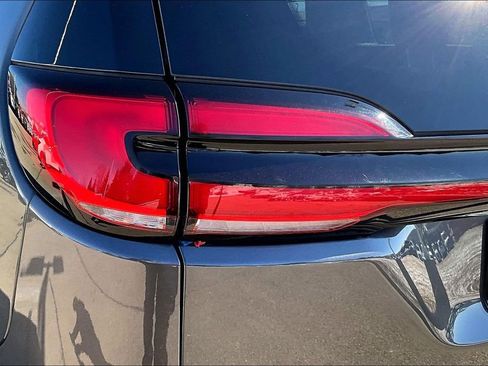 Used 2023 Chrysler Pacifica Touring-L FWD image 22