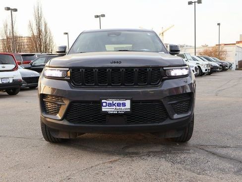 Used 2023 Jeep Grand Cherokee Altitude image 3