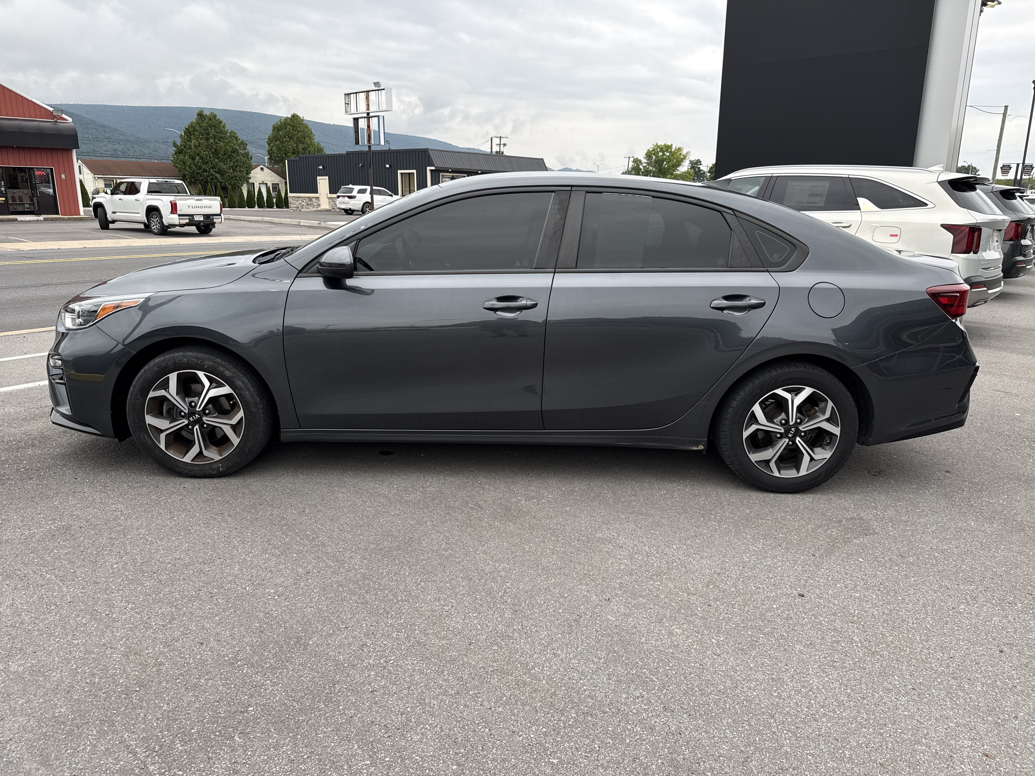 Used 2020 Kia Forte LXS FWD image 7