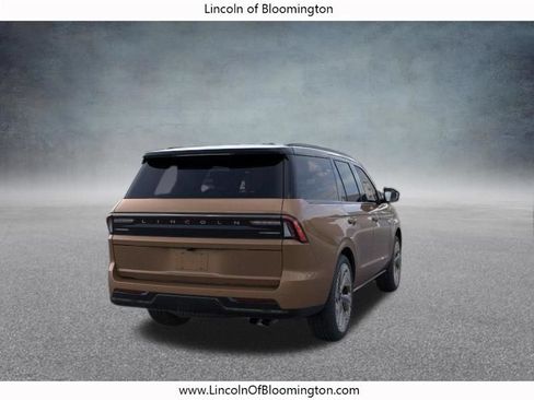 New 2026 Lincoln Navigator Black Label w/ Black Label Special Edition AWD/4WD image 9