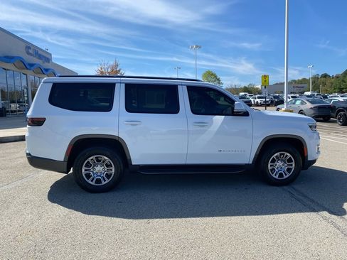 Used 2022 Jeep Wagoneer Series I image 2