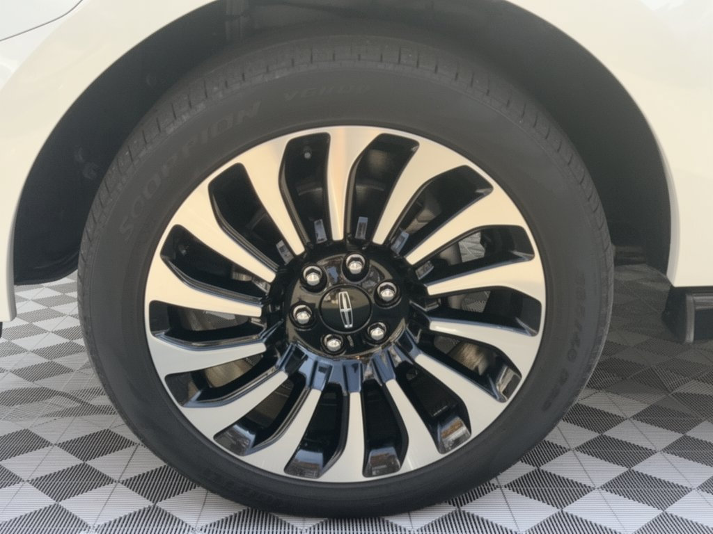 Used 2023 Lincoln Navigator L Black Label AWD/4WD image 13