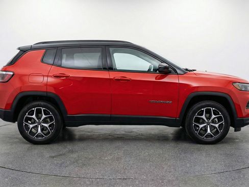 Used 2025 Jeep Compass Limited AWD/4WD image 11