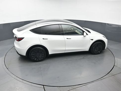 Used 2021 Tesla Model Y Long Range image 41