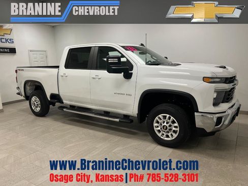 Used 2025 Chevrolet Silverado 2500 LT w/ Convenience Package AWD/4WD image 1