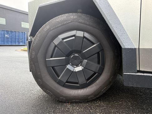 Used 2024 Tesla Cybertruck Cyberbeast AWD/4WD image 15