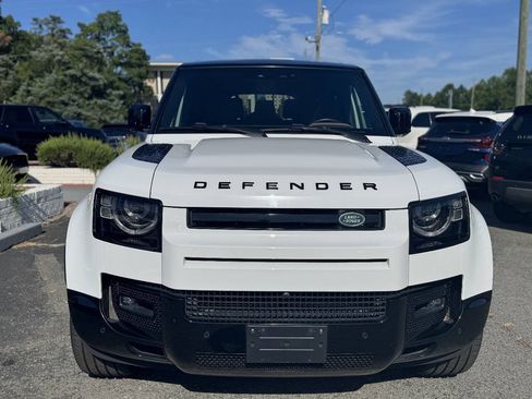 Used 2024 Land Rover Defender 130 X-Dynamic SE AWD/4WD image 2