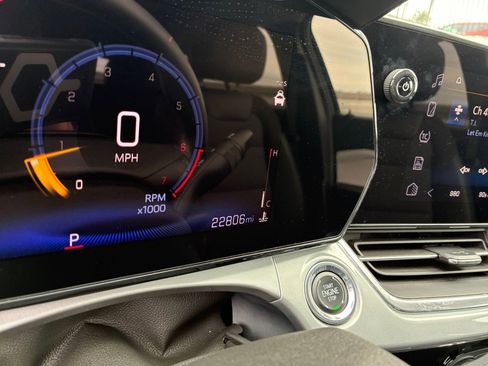 Used 2025 Chevrolet Trax LT image 39