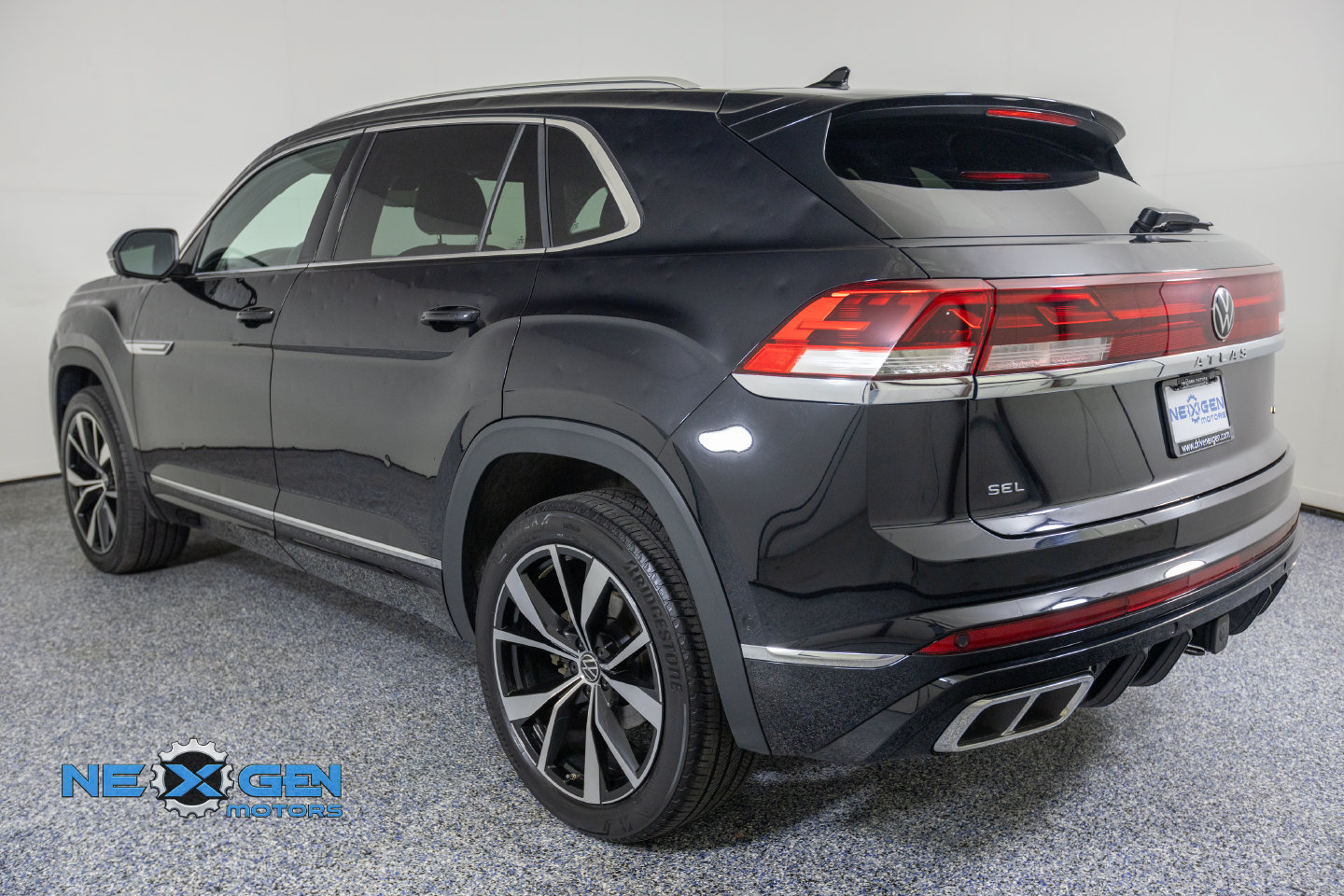 Used 2024 Volkswagen Atlas Cross Sport SEL Premium R-Line AWD/4WD image 6