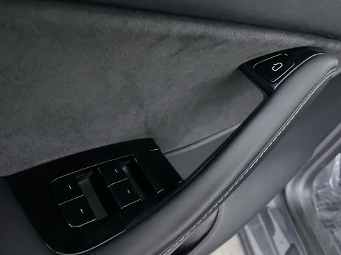 Used 2021 Tesla Model Y Long Range image 11