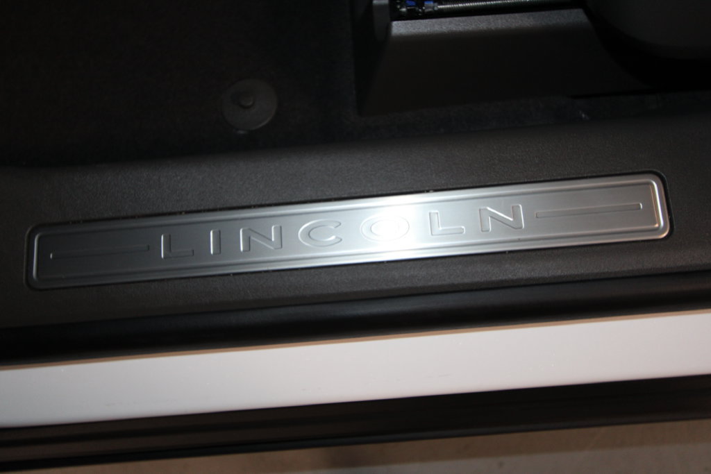 Used 2025 Lincoln Nautilus Reserve AWD/4WD image 7